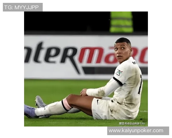 姆巴佩突入禁区遭对方侵犯却未获裁判判罚引发争议 姆巴佩突入禁区遭对方侵犯却未获裁判判罚引发争议